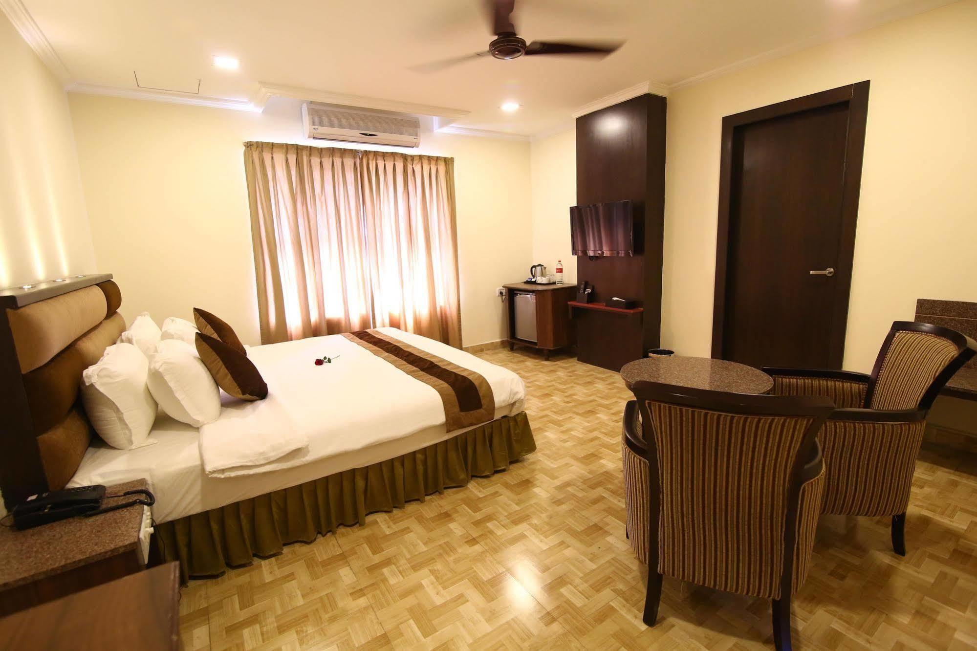 Hotel Southern Residency Kelambakkam Exterior photo