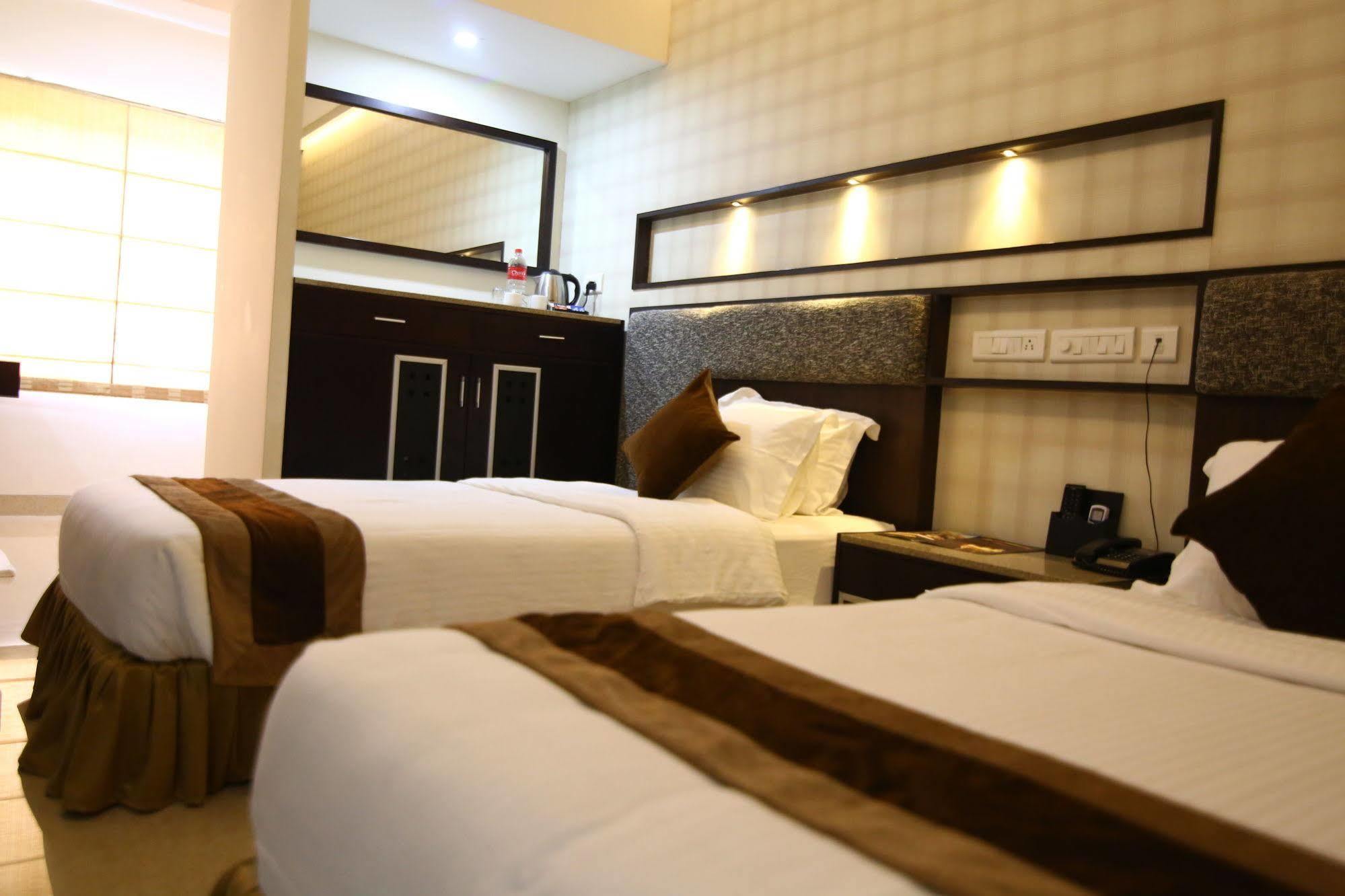 Hotel Southern Residency Kelambakkam Exterior photo
